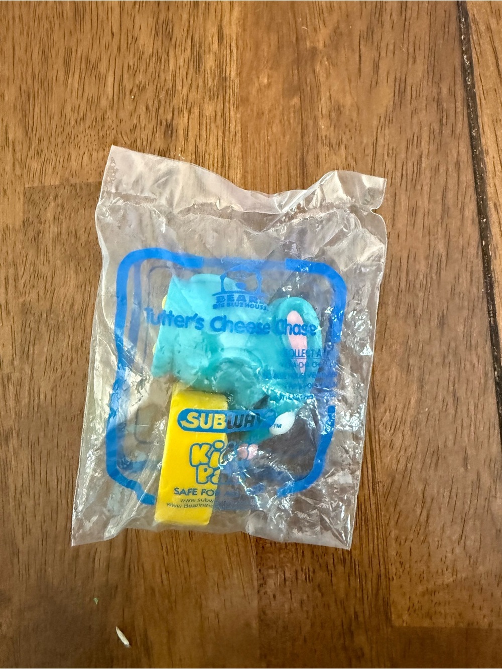 1999 Bear in the Big Blue Housr Tutter Subway Meal Toy